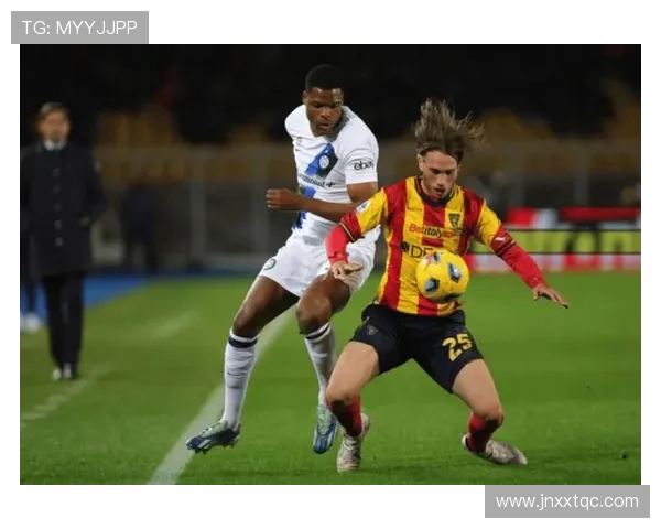 世界足球热议：近期赛事表现与球员状态走势分析