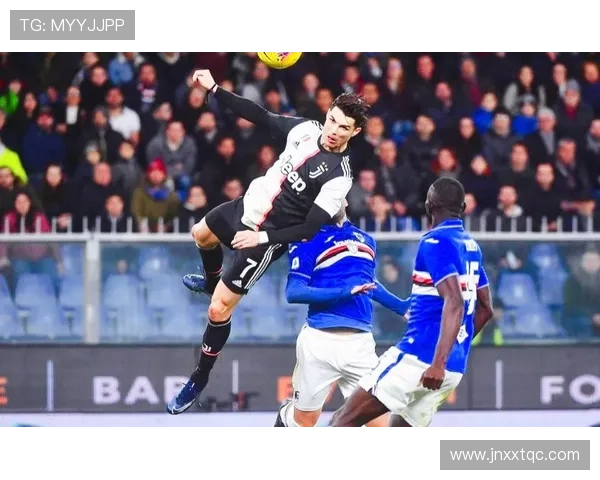 C罗高空对抗解析:头球优势如何构建禁区统治力 C罗高空对抗解析:头球优势如何构建禁区统治力