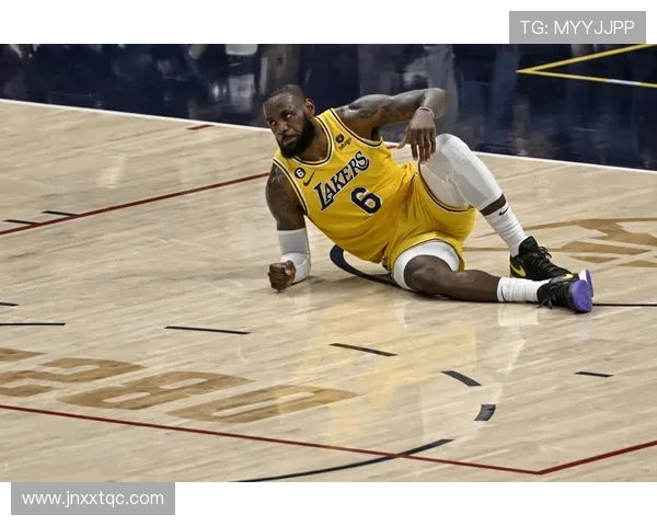 假摔判罚标准是什么？篮球规则中如何界定故意摔倒行为及对应判罚？